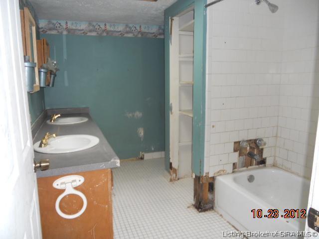 8019 Navilleton Road Floyds Knobs, IN 47119 - Photo 27 of 40 Gallery Image 27