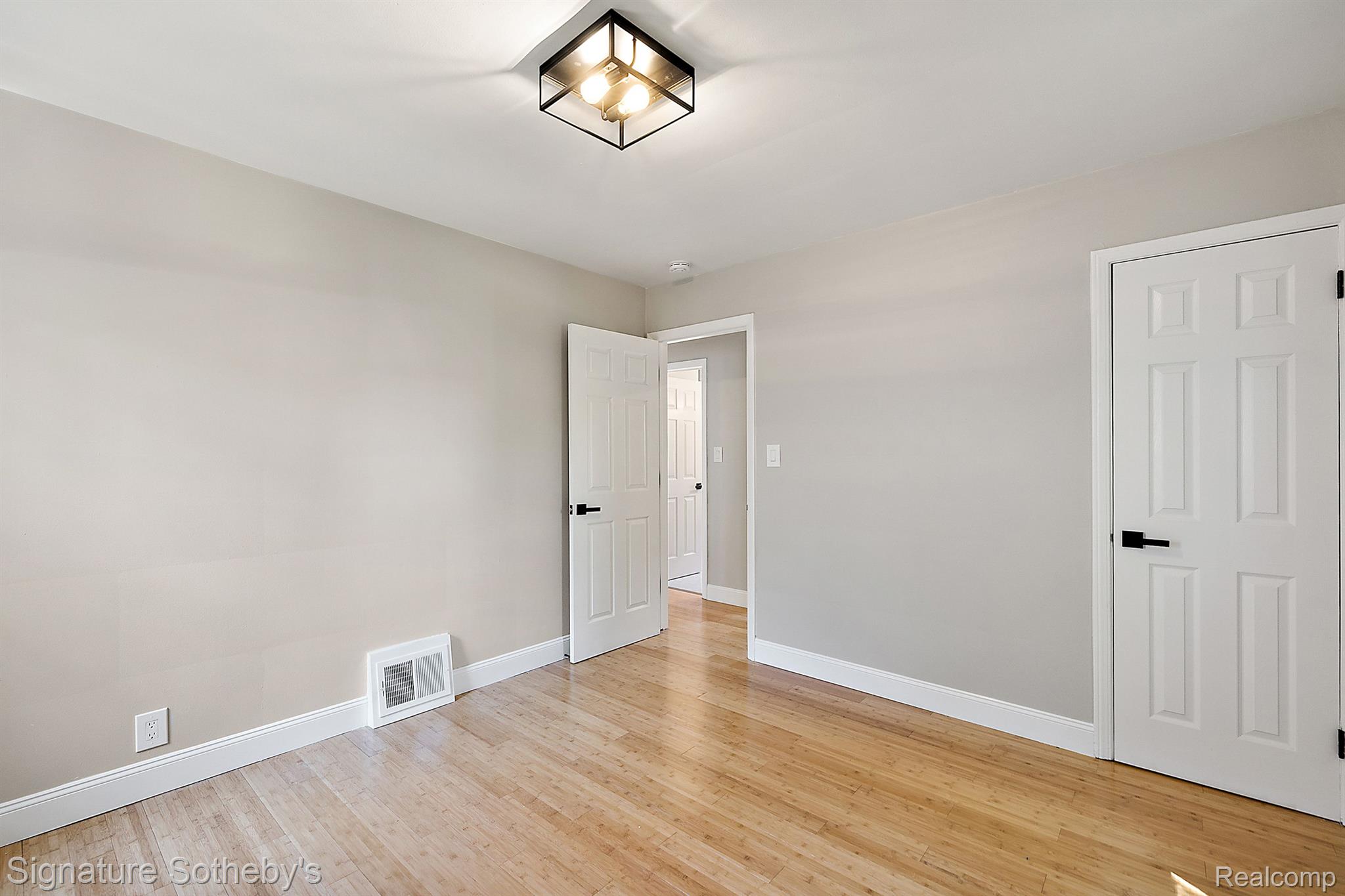 3303 Normandy Road Royal Oak, MI 48073 - Photo 21 of 34 Gallery Image 21