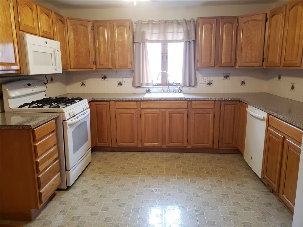93 Spring Avenue Barrington, RI 02806 - Photo 6 of 21 Gallery Image 6