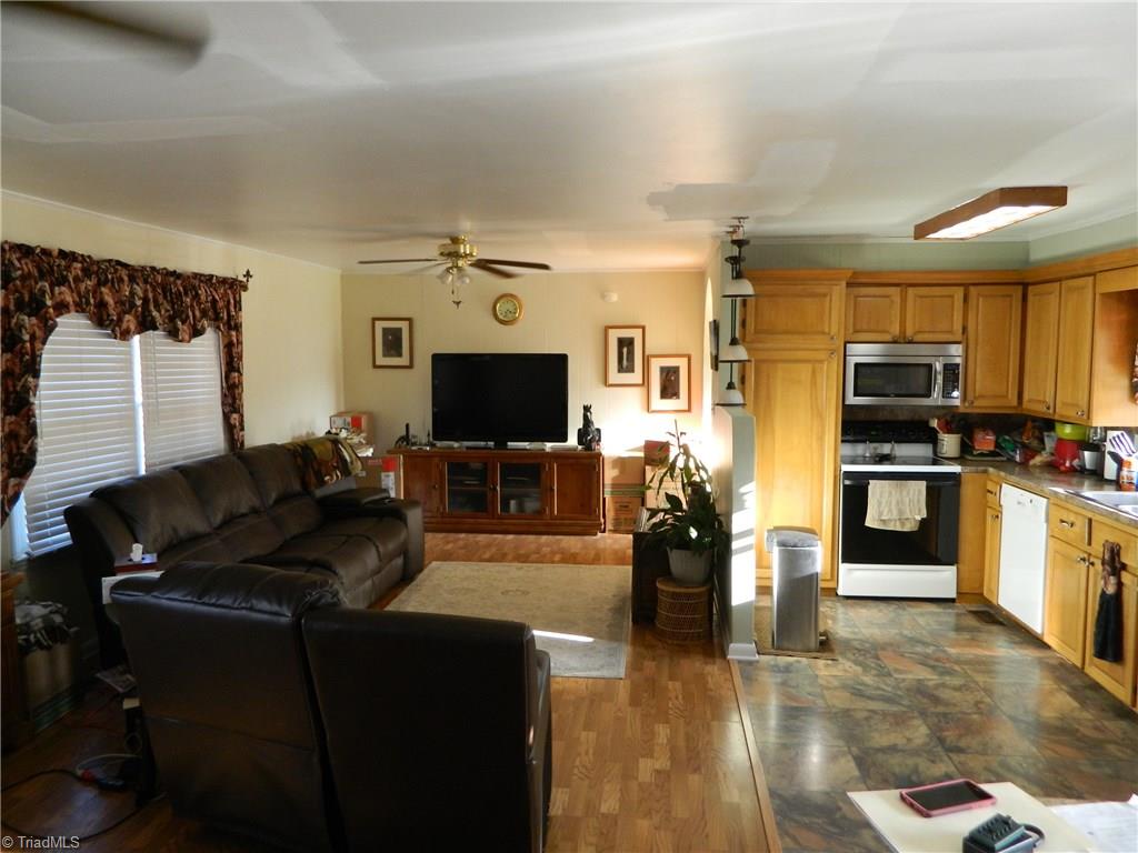 549 Lee Road Thomasville, NC 27360 - Photo 13 of 23 Gallery Image 13