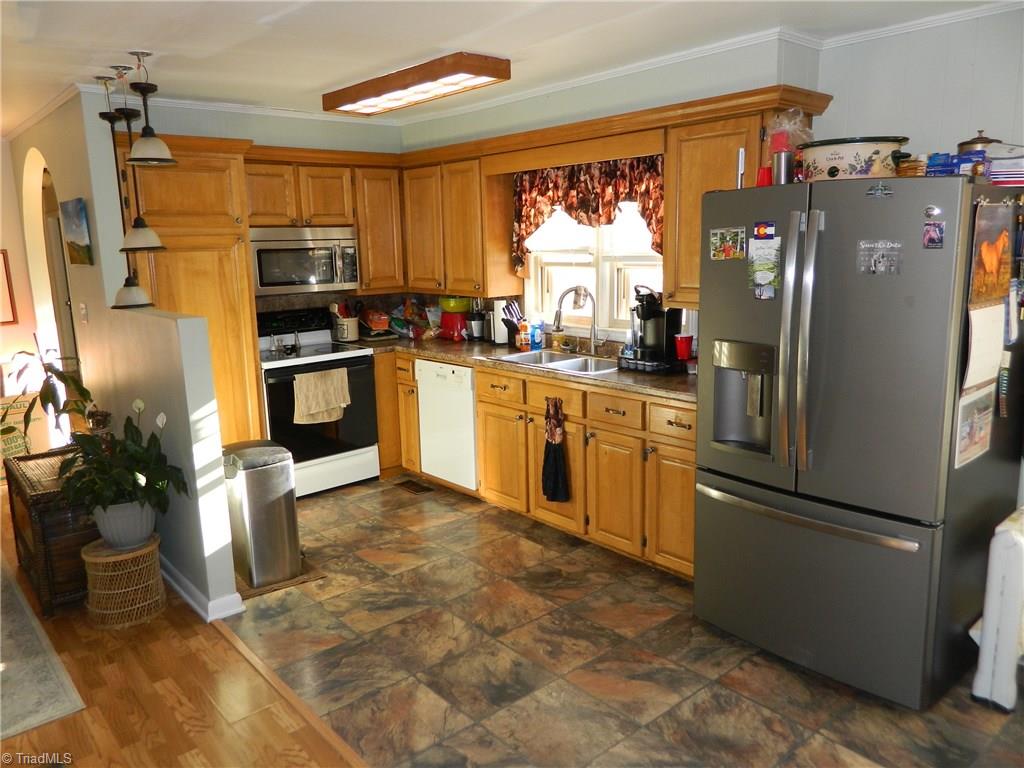 549 Lee Road Thomasville, NC 27360 - Photo 19 of 23 Gallery Image 19