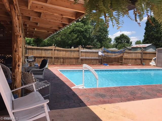 549 Lee Road Thomasville, NC 27360 - Photo 4 of 23 Gallery Image 4