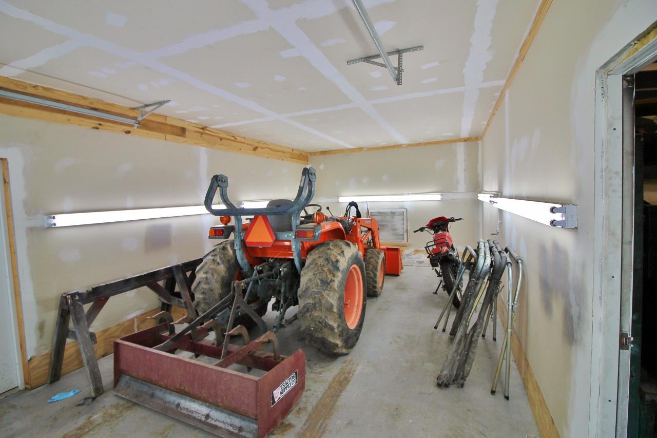 1119 Maple Hill Road Lebanon, TN 37087 - Photo 5 of 30 a view of a room with gym equipment