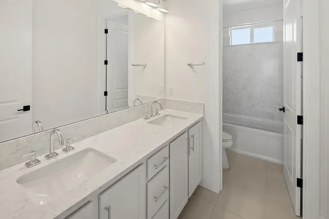 a view of a entryway of the house