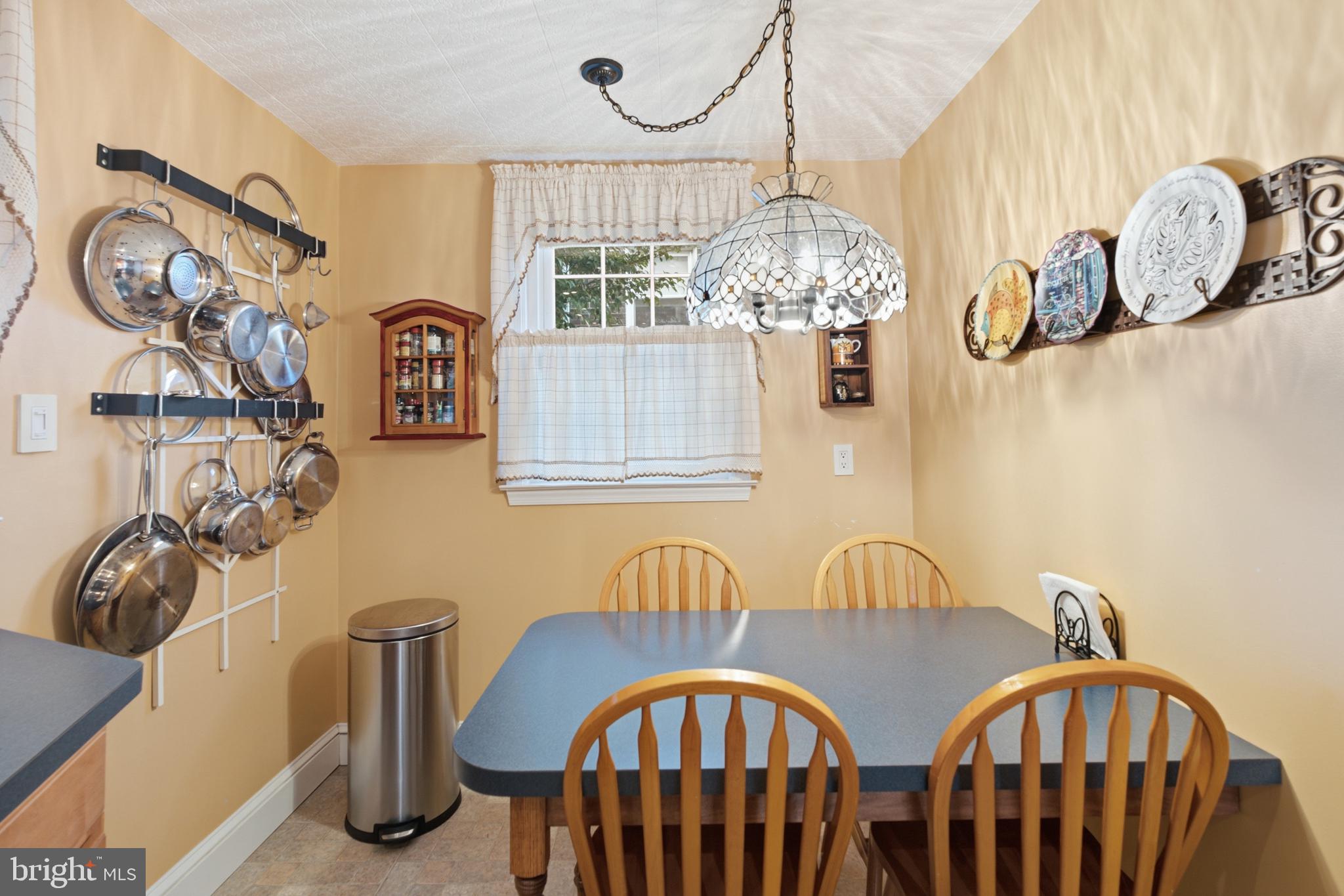 104 Flintlock Road Drexel Hill, PA 19026 - Photo 12 of 39 Built-in Kitchen Table