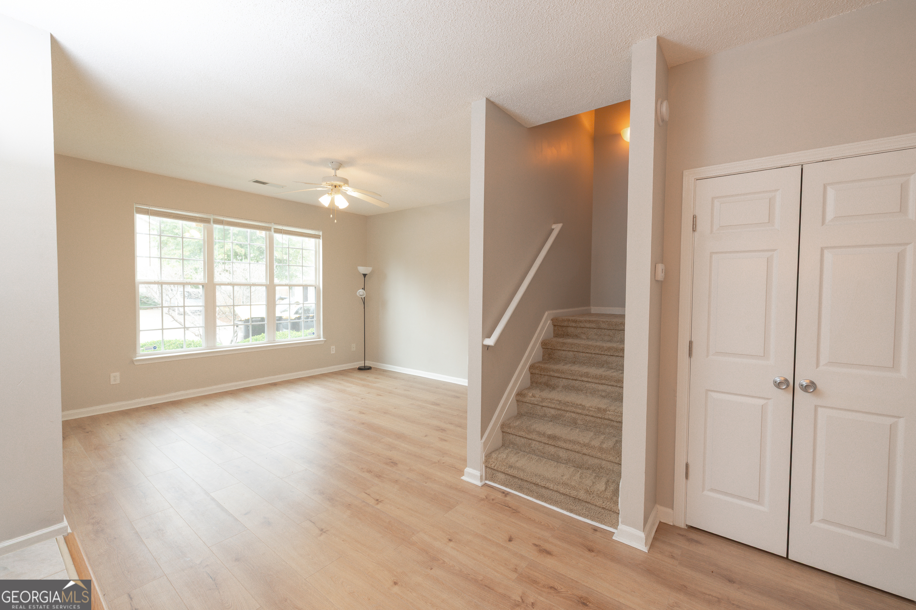 2256 Nicole Drive Hampton, GA 30228 - Photo 6 of 28 Living room