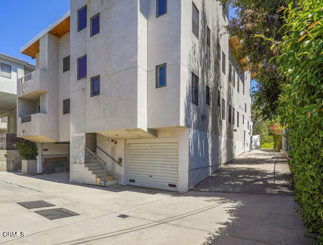 1663 Selby Avenue, Unit 3 Los Angeles, CA 90024 - Photo 4 of 9 1663 Selby - Pic #12 edited