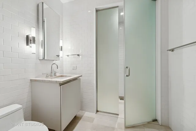 $1,900,000 | 77 East Walton Street, Unit 25D, Chicago, IL 60611