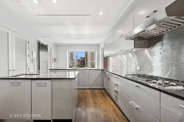 $1,900,000 | 77 East Walton Street, Unit 25D, Chicago, IL 60611