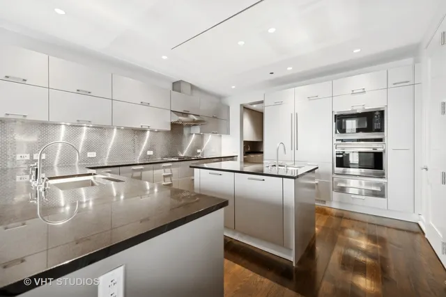 $1,900,000 | 77 East Walton Street, Unit 25D, Chicago, IL 60611