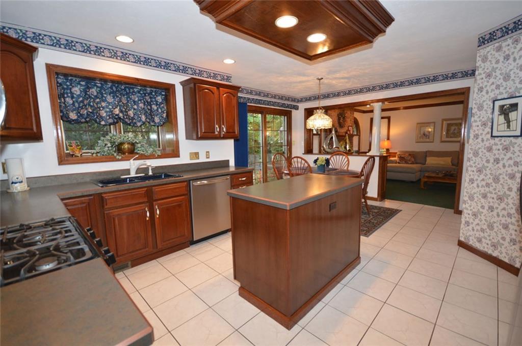 100 Field Club Circle McKees Rocks, PA 15136 - Photo 7 of 24