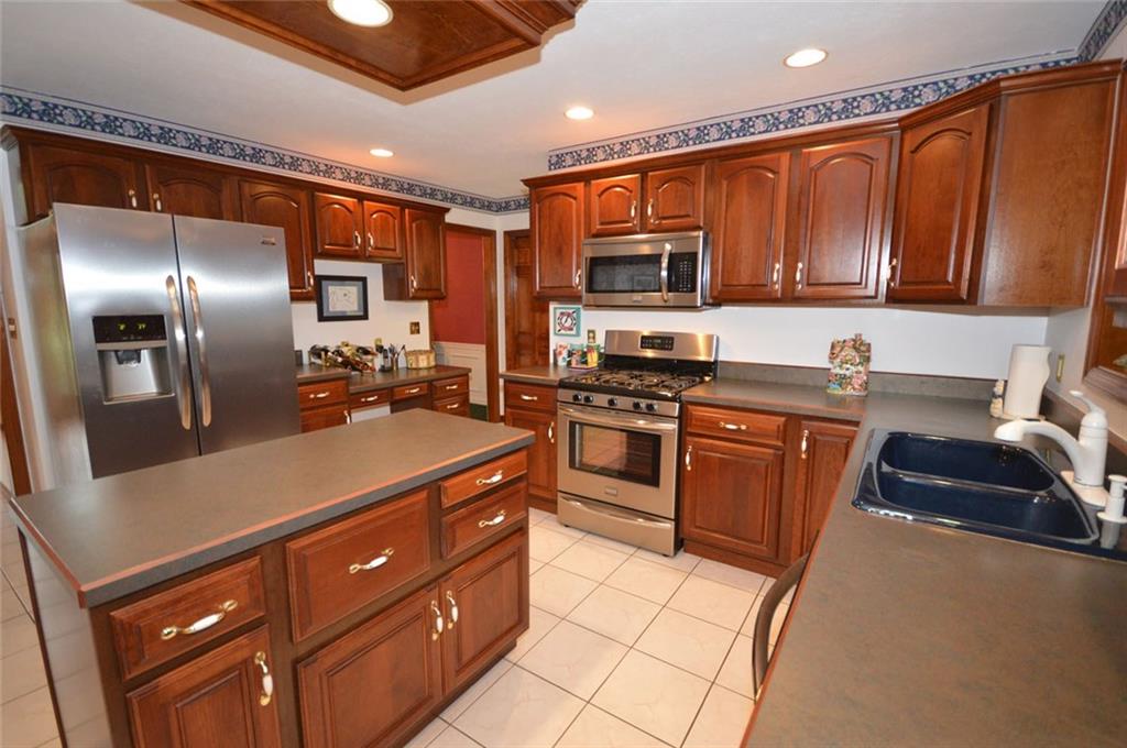 100 Field Club Circle McKees Rocks, PA 15136 - Photo 9 of 24