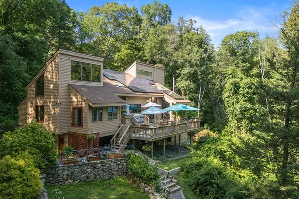 $1,095,000 | 7 Hilltop Lane, Framingham, MA 01701
