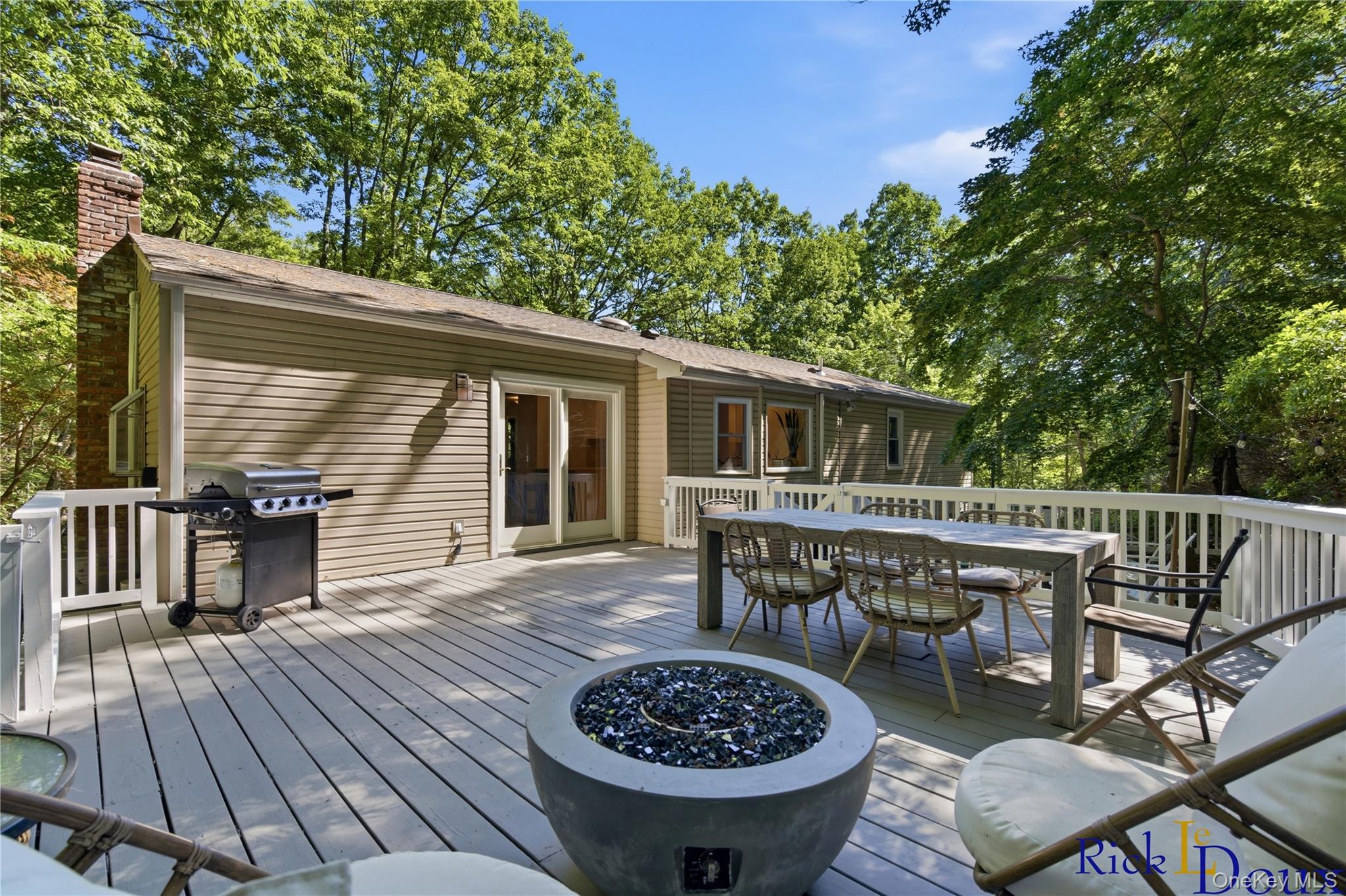223 Old Post Road Port Jefferson, NY 11777 - Photo 26 of 30