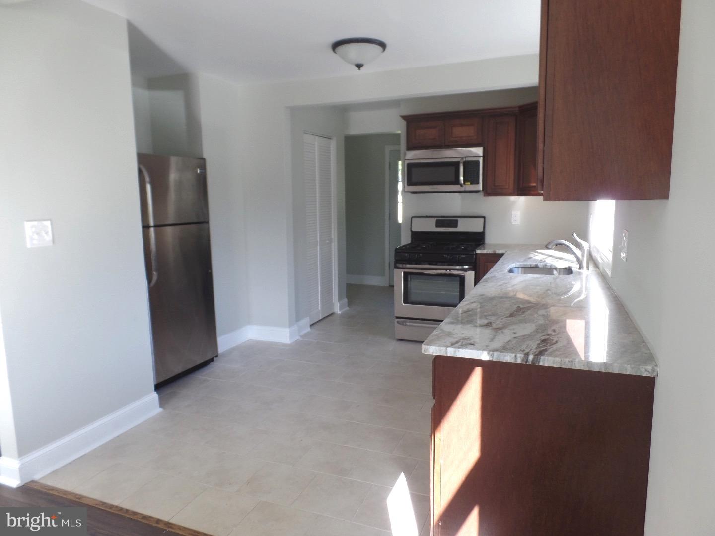 15 Warwick Road Stratford, NJ 08084 - Photo 3 of 14