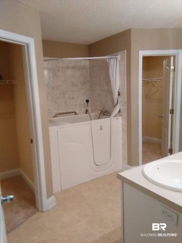 513 Sheffield Avenue Foley, AL 36535 - Photo 13 of 35 Master Bath