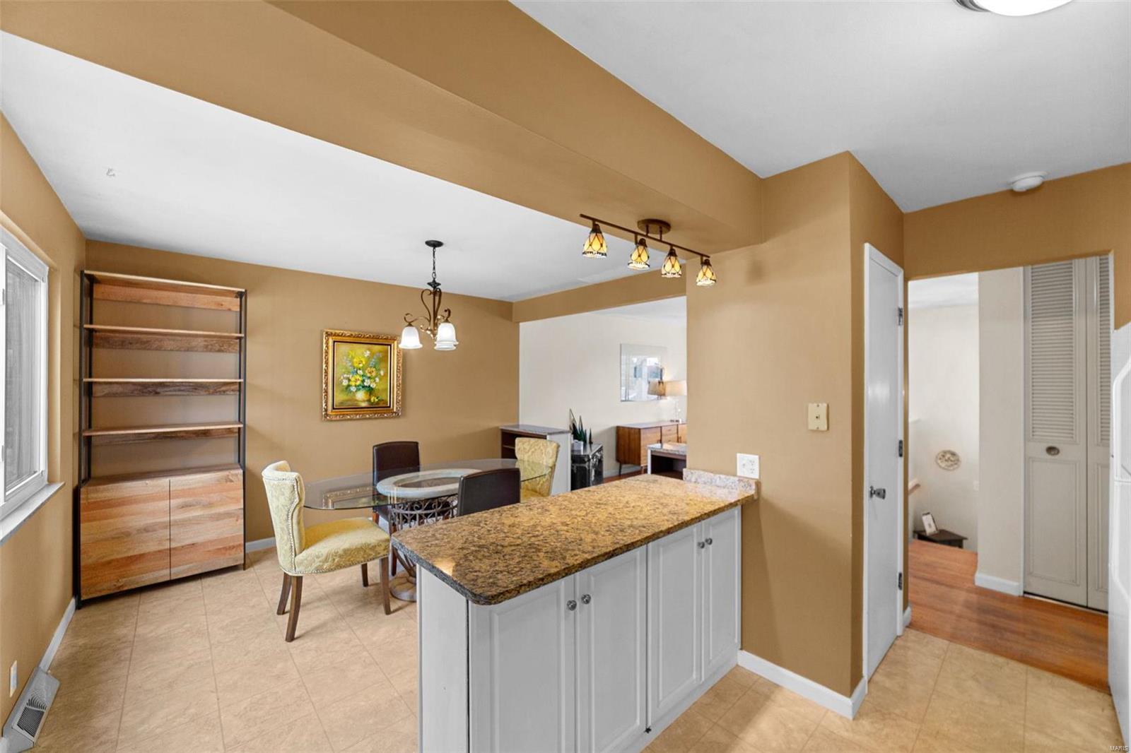 41 Hillcrest Boulevard Ballwin, MO 63021 - Photo 11 of 35