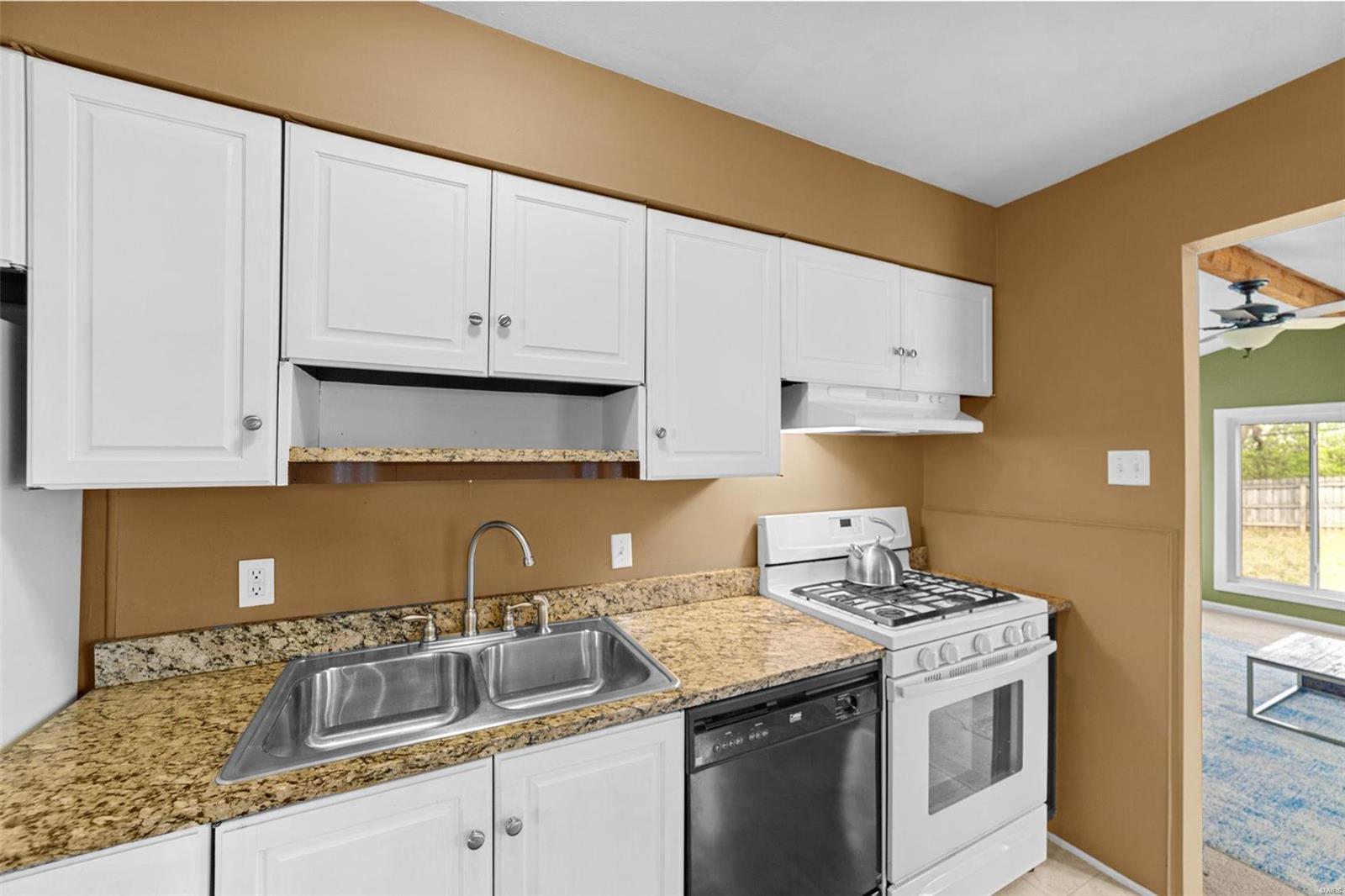 41 Hillcrest Boulevard Ballwin, MO 63021 - Photo 12 of 35