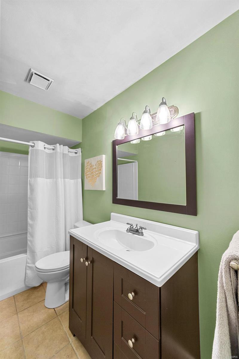 41 Hillcrest Boulevard Ballwin, MO 63021 - Photo 18 of 35