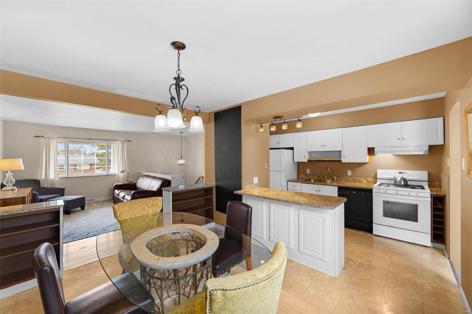 41 Hillcrest Boulevard Ballwin, MO 63021 - Photo 8 of 35