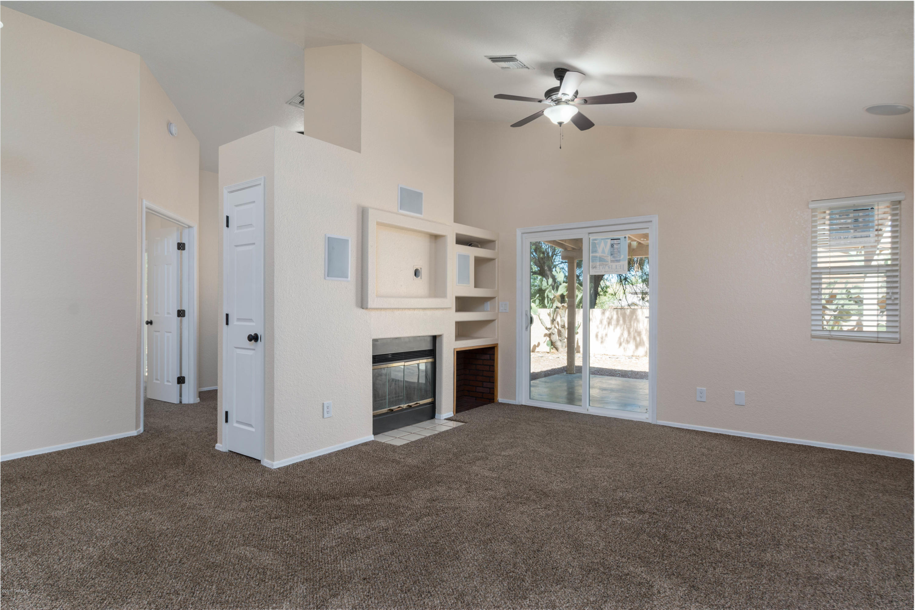 8893 North Lessing Court Tucson, AZ 85742 - Photo 3 of 29