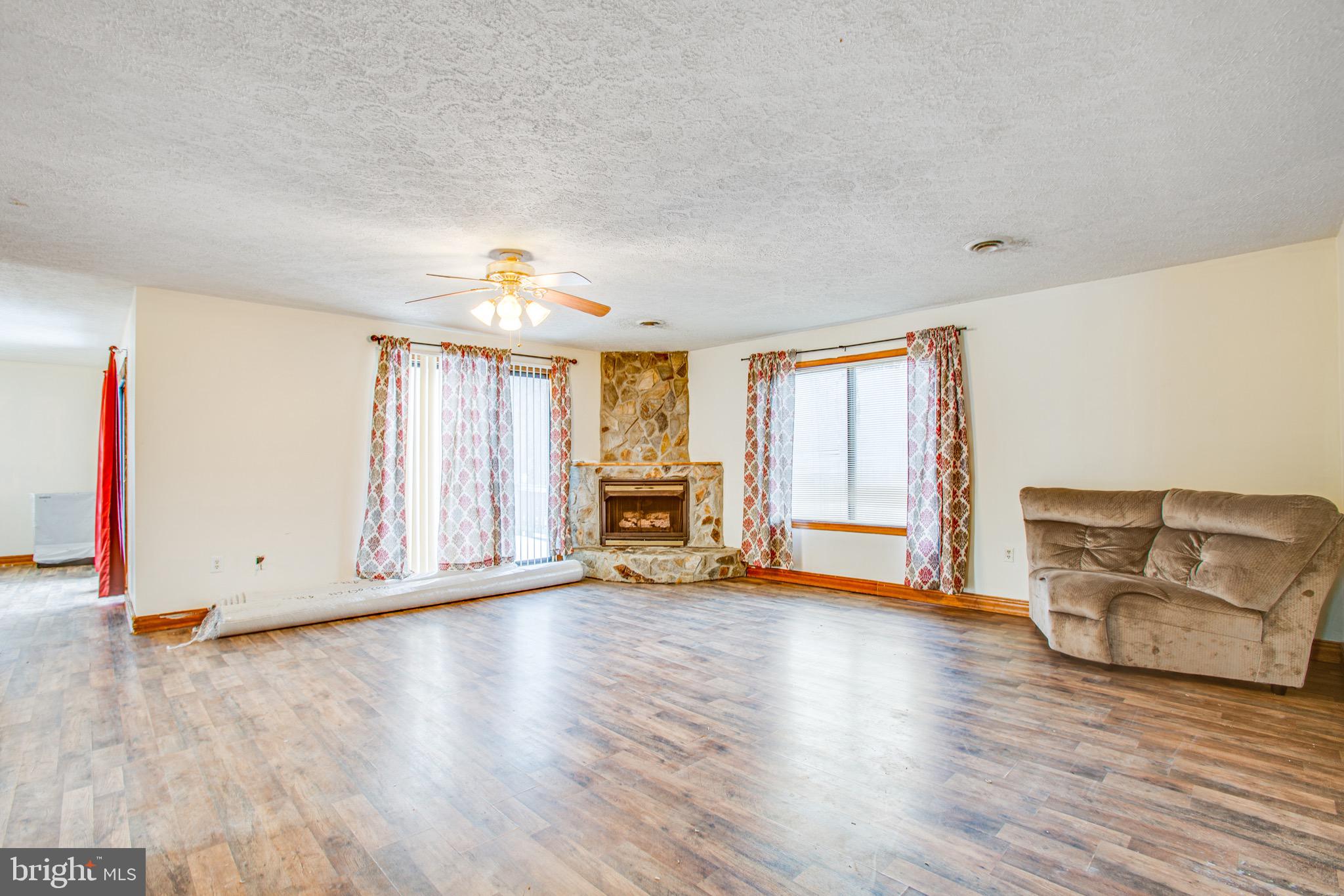 4000 Shepherds Road Partlow, VA 22534 - Photo 5 of 52 Large family room