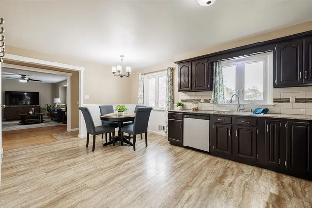 $189,900 | 15 Kennedy Circle, Irondequoit, NY 14609