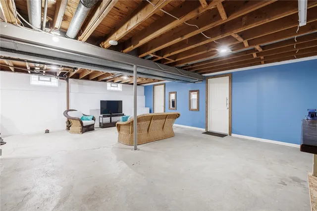 $189,900 | 15 Kennedy Circle, Irondequoit, NY 14609