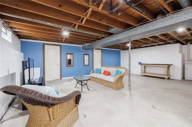 $189,900 | 15 Kennedy Circle, Irondequoit, NY 14609