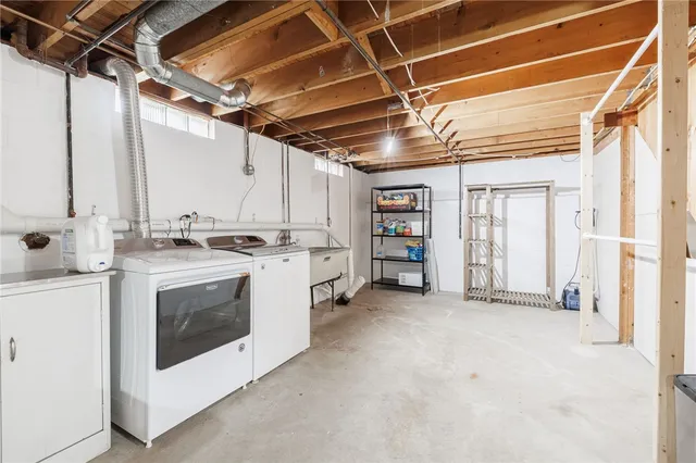 $189,900 | 15 Kennedy Circle, Irondequoit, NY 14609