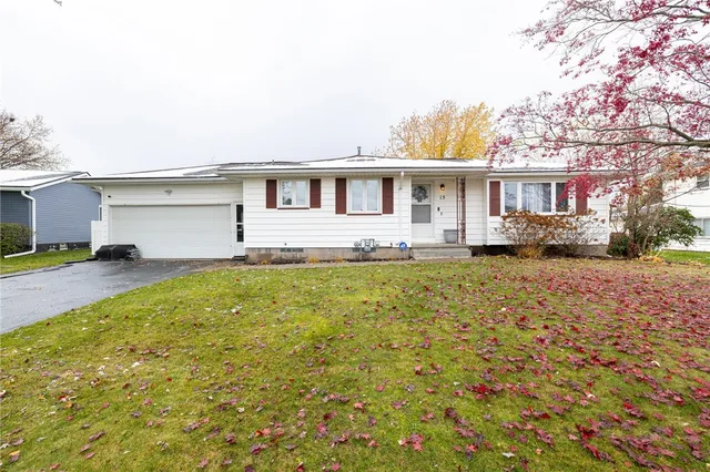 $189,900 | 15 Kennedy Circle, Irondequoit, NY 14609