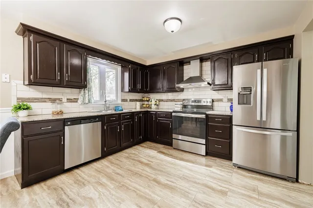 $189,900 | 15 Kennedy Circle, Irondequoit, NY 14609