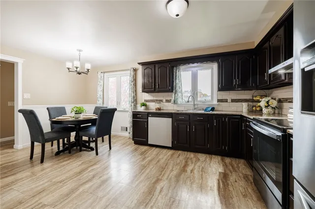 $189,900 | 15 Kennedy Circle, Irondequoit, NY 14609