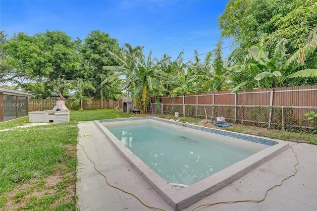 a view of a tennis court