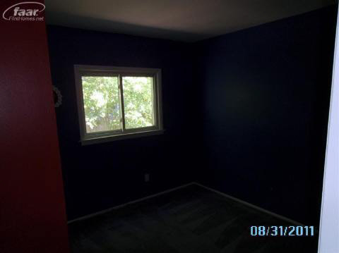 1110 Stocker Avenue Flint, MI 48503 - Photo 6 of 8 20111154-5.JPG