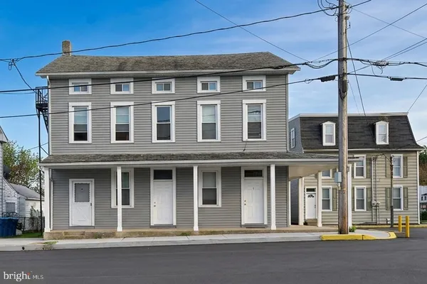 $475,000 | 8 East Broadway, Etters, PA 17319