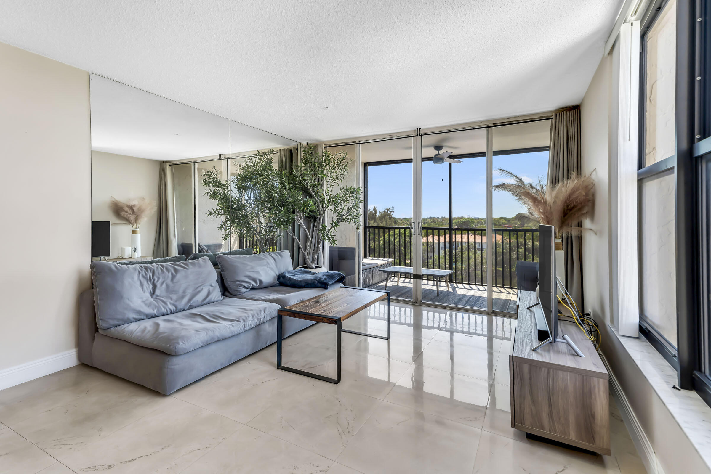 22 Royal Palm Way, Unit 606 Boca Raton, FL 33432 - Photo 16 of 48 005
