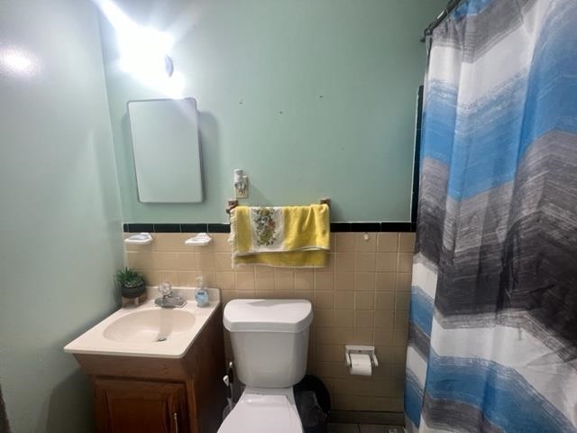 4606 Macon Road Memphis, TN 38122 - Photo 11 of 12 a bathroom with a toilet sink and mirror