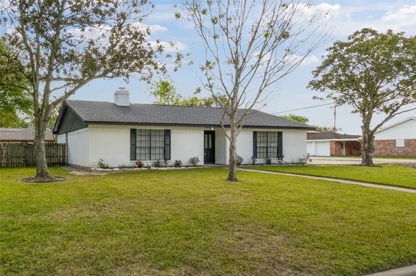 $229,900 | 1 South Campus Heights Drive, La Marque, TX 77568