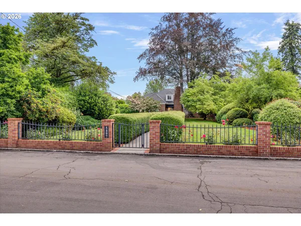 $1,489,000 | 5497 River Street, West Linn, OR 97068
