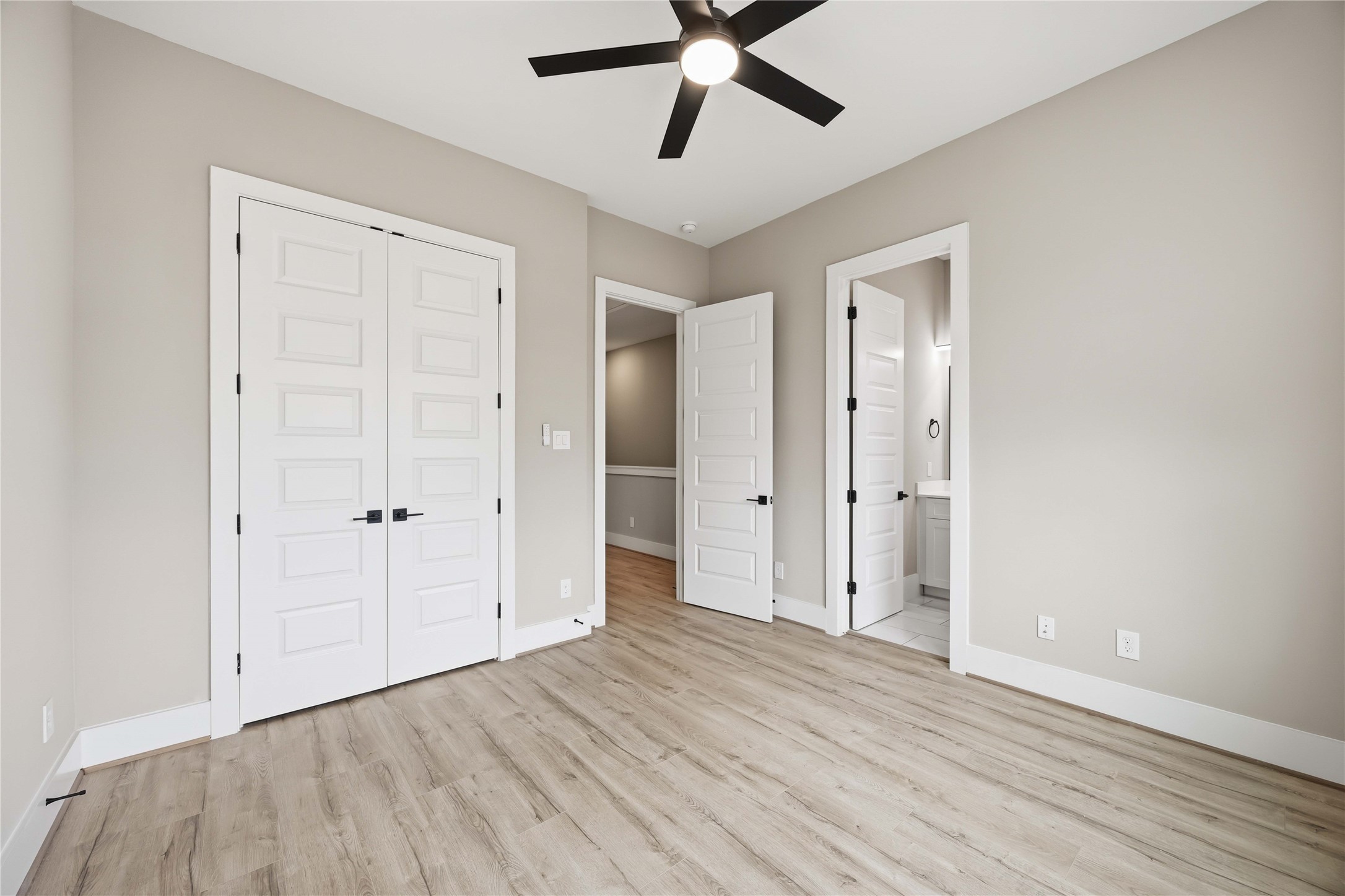 4013 Griggs Road, Unit B Houston, TX 77021 - Photo 27 of 30 3rd bedroom all on third level