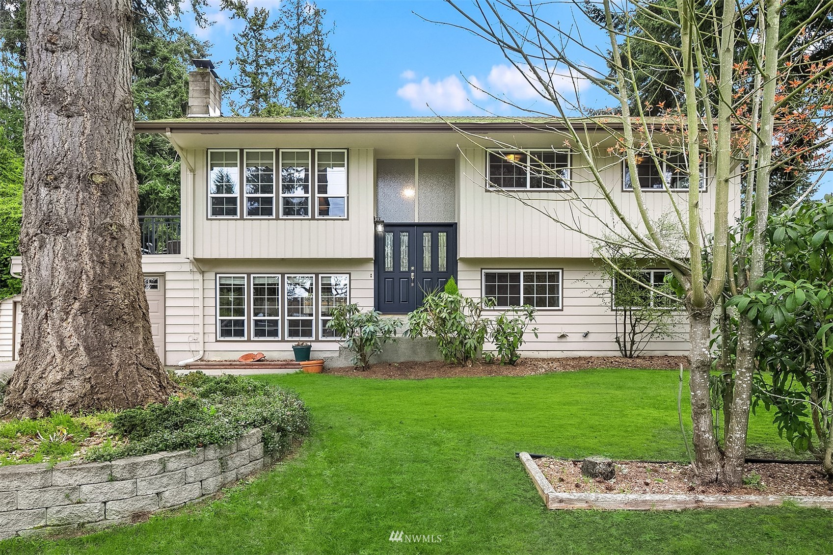 7127 176th Place Southwest Edmonds, WA 98026 - Photo 2 of 25 Gallery Image 2