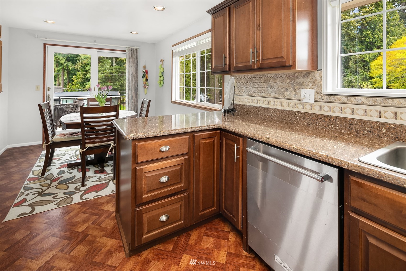 7127 176th Place Southwest Edmonds, WA 98026 - Photo 8 of 25 Gallery Image 8