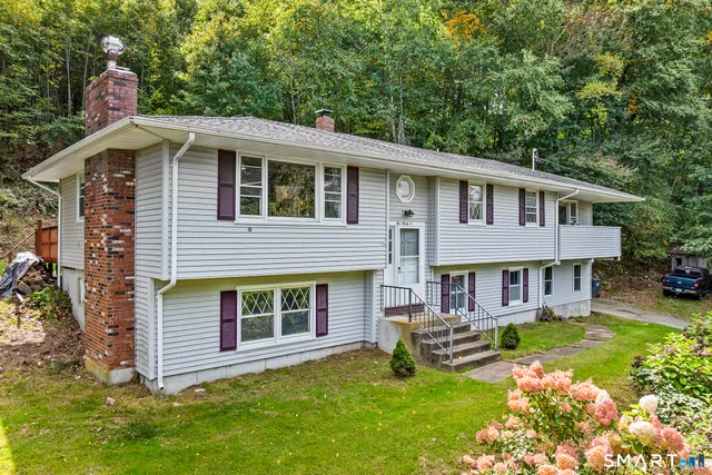 $394,000 | 192 Leffingwell Road, Montville, CT 06382
