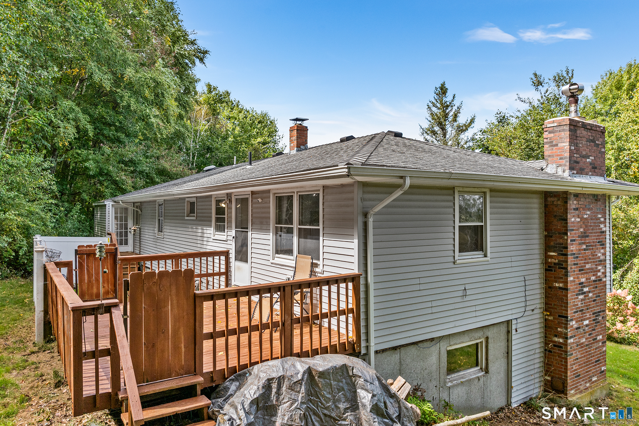 192 Leffingwell Road Montville, CT 06382 - Photo 3 of 19