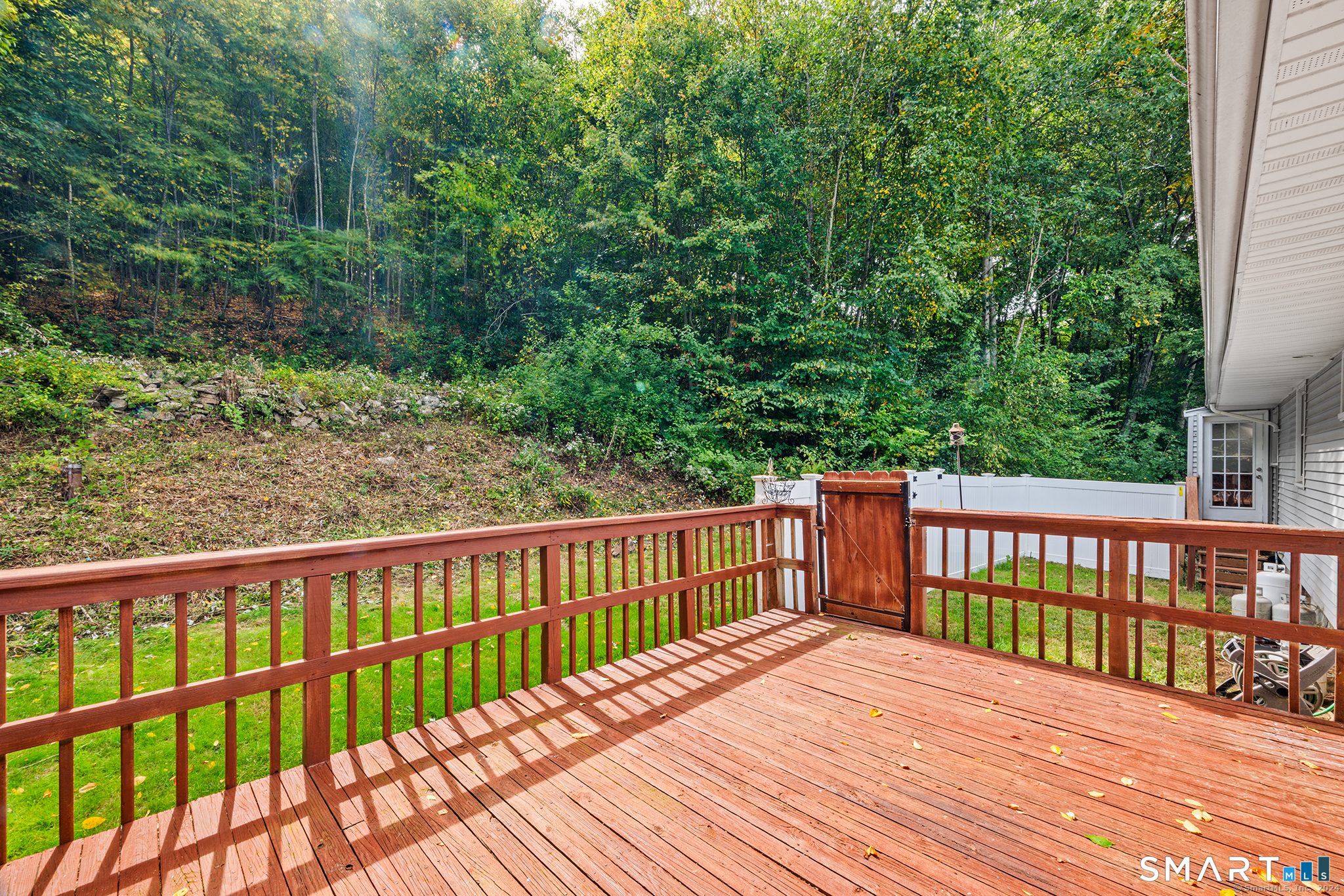 192 Leffingwell Road Montville, CT 06382 - Photo 4 of 19