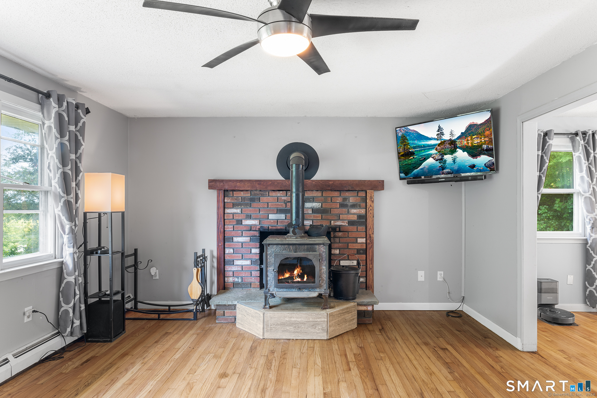 192 Leffingwell Road Montville, CT 06382 - Photo 5 of 19