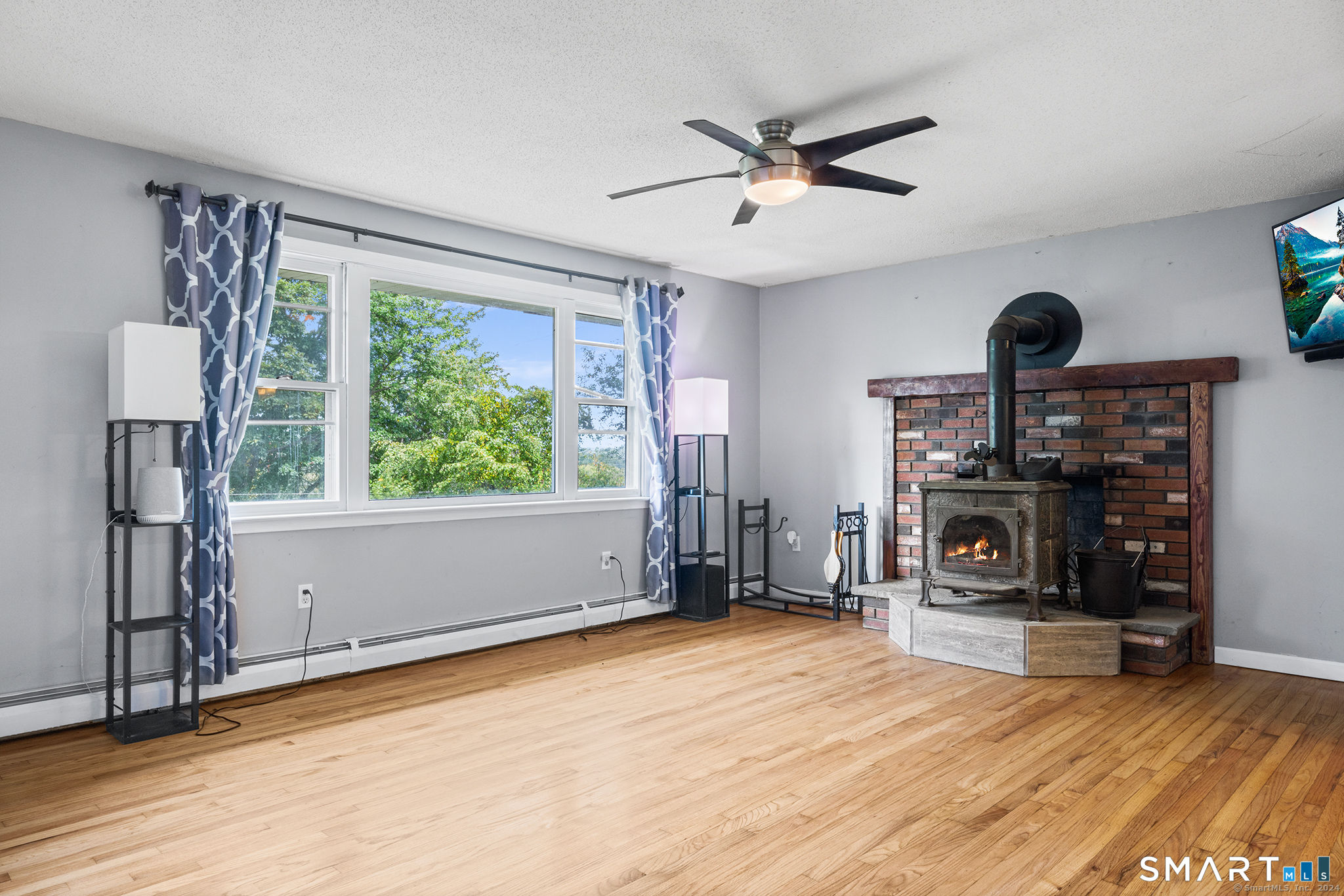 192 Leffingwell Road Montville, CT 06382 - Photo 6 of 19