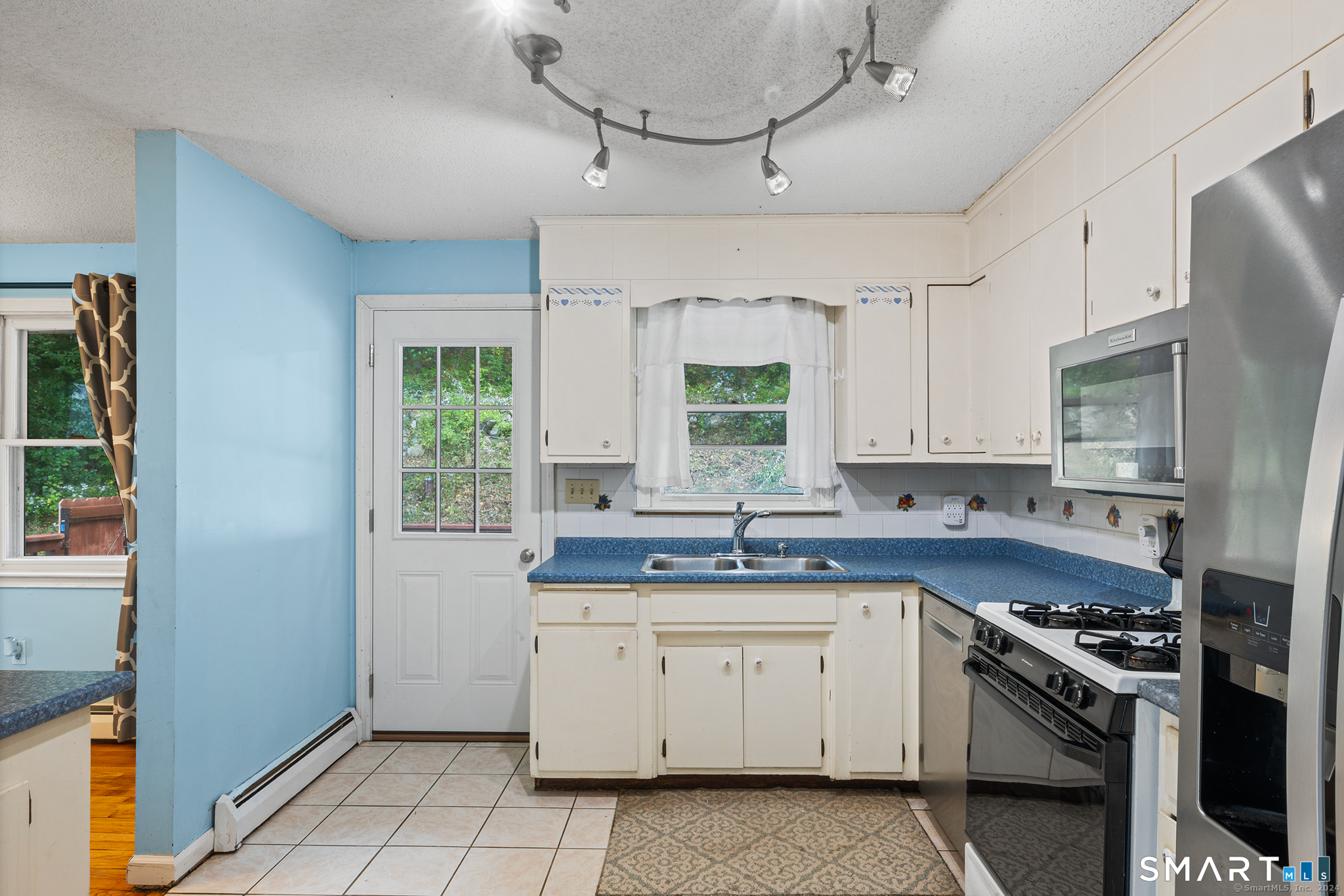 192 Leffingwell Road Montville, CT 06382 - Photo 9 of 19