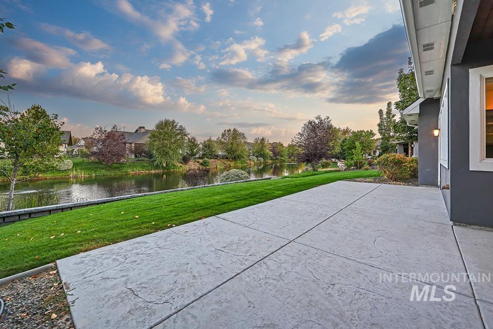 844 South Lake Pointe Way Eagle, ID 83616 - Photo 32 of 38